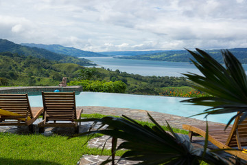 piscine et lac Arenal - Costa Rica