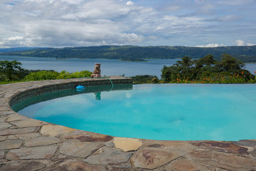 piscine et lac Arenal - Costa Rica