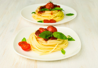 pasta with tomatoes, sauce and basil