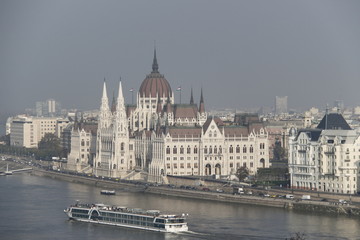 La Danube et le Parlement à Budapest, Hongrie	