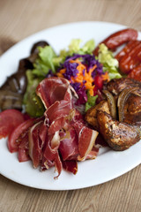Salad with ham, chicken liver and vegetables