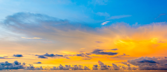 Obraz na płótnie Canvas sunset sky