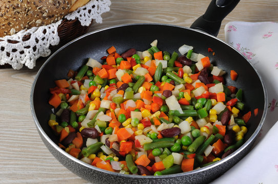 stew stewed vegetables in a pan