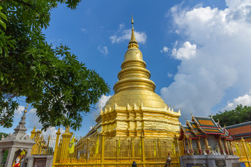 Fototapeta premium golden pagoda