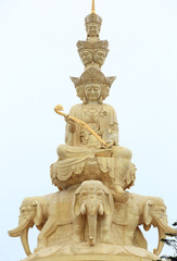 Fototapeta na wymiar Buddha statue on top of emei mountain 