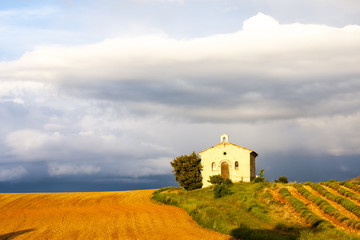 Fototapeta premium chapel with lavender field, Plateau de Valensole, Provence, Fran