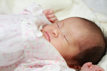 生後1ヶ月の赤ちゃんの寝顔