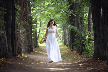 Obraz na płótnie Canvas bride wedding a walk in the park in the woods