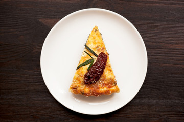 quiche with salmon and sun-dried tomatoes