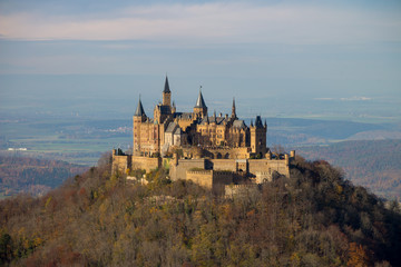 Fototapeta na wymiar Märchenschloss Burg Hohenzollern im Herbst