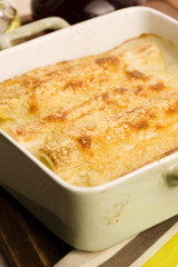 Leeks casserole with white sauce and cheese