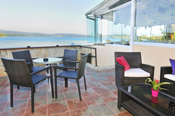 Terraza frente al mar, relax de vacaciones