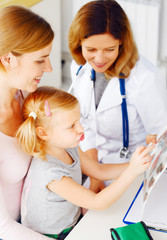 Fototapeta premium Family doctor showing human anatomy illustration.