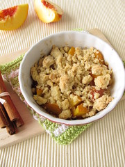 Nektarinen Crumble mit Zimt