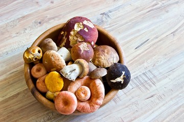 Mixed mushrooms in wooden bowl