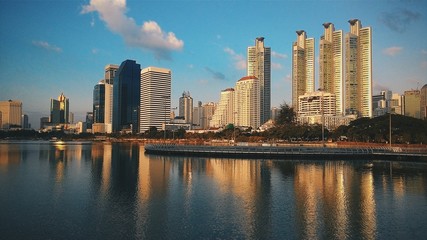 Obraz premium Cityscape, Office buildings and apartments in Thailand at dusk.