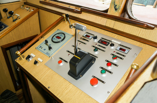 Salle contrôle navire