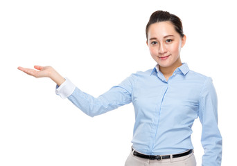 Businesswoman with hand show with blank area