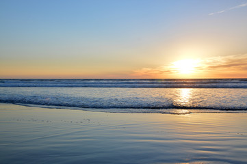 Obraz na płótnie Canvas Sunset and ocean.