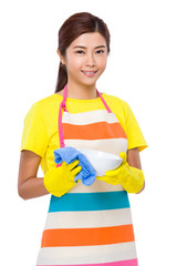 Housewife washing dish