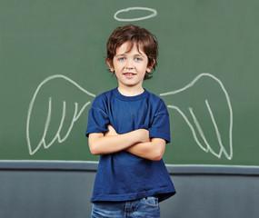 Kind als Schutzengel mit Heiligenschein