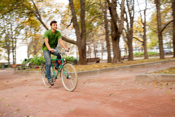 Fototapeta premium In the park sports, cycling