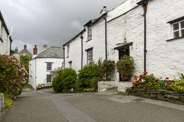 Fototapeta na wymiar old houses at Boscastle, Cornwall