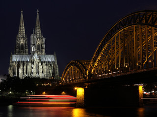 Obraz premium Deutschland, Köln, Deutzer Brücke und Kölner Dom