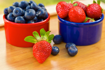 Blueberry and strawberry in cans