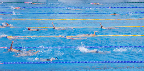 Swimming pool with exercising children .