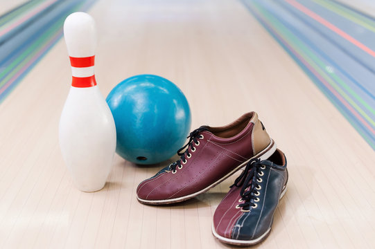 Bowling equipment .