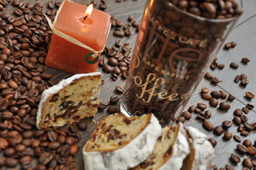 Kaffee und Christstollen