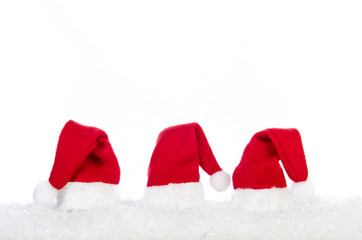 weihnachtsmützen im schnee