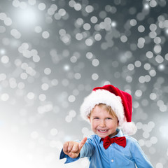 Kind zeigt Hand Angebot