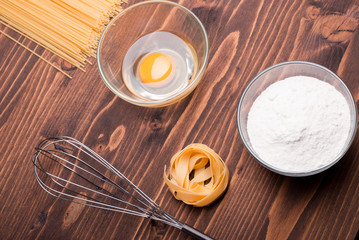 pasta raw single slice of raw ingredients and whisk to yaitso ko