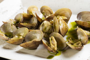 Clams with green sauce