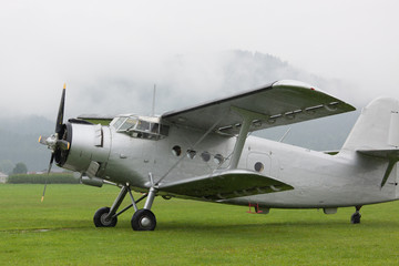 Doppeldecker - Modelldoppeldecker - Flugzeug