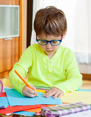 Naklejka na ściany i meble child with glasses drawing
