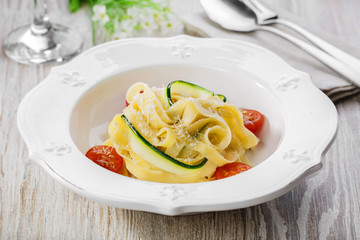 pasta with zucchini tomatoes and parmesan cheese
