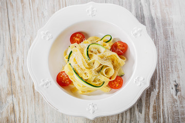 pasta with zucchini tomatoes and parmesan cheese