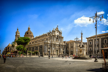 Catania Cathedral and City Square on Sunny Day - obrazy, fototapety, plakaty