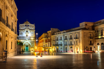 Fototapeta na wymiar View of Piazza del Duomo at Night