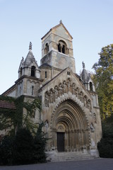 Fototapeta na wymiar Eglise du Parc du Városliget à Budapest, Hongrie 