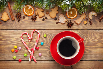 Obraz na płótnie Canvas Coffee cup and christmas food decor on wooden background