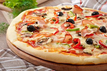 Pizza with ham, mushrooms and olives