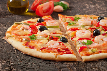 Pizza with shrimp, salmon and olives