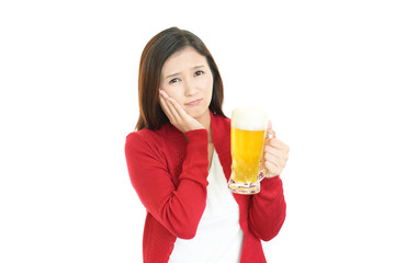 ビールを飲みすぎた女性 © Liza5450