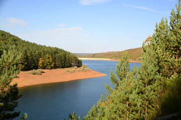 Fototapeta premium pantano de uzquiza en burgos