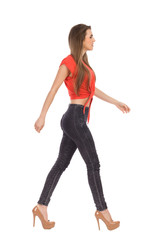 Obraz premium Young girl walking