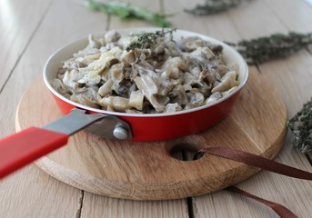 fried oyster mushrooms in sour cream with thyme © joody